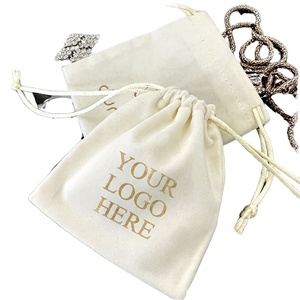 Bolsa de Cordón de Terciopelo Premium Personalizada con Estampado en Caliente, Antideslustre, Minimalista y Ecológica para Accesorios - Product Image 1