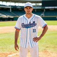 Maillots de baseball personnalisés, impression par transfert thermique, décorés de badges de baseball brodés, adaptés aux matchs de baseball.