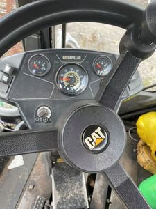 รถบดถนนมือสอง CAT CB534D CB12 CB524D CB64B CB10 รถบดแอสฟัลต์แบบสั่นสะเทือนคู่ ระบบไฮโดรสแตติก ขับเคลื่อนด้วยระบบไฮดรอลิกแบบประกบ - Product Image 5