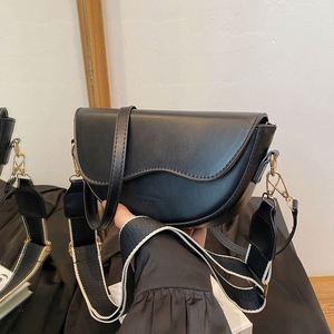 Sacs à bandoulière de luxe en cuir PU avec fermeture éclair, 6 pouces, 4 couleurs, modèle I-0575, à sangle unique, style mode - Product Image 3