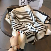 Foulard Carré Femme Nouveauté Printemps en Satin Imprimé de Couleur 70cm * 70cm – Mode Luxe, Vente en Gros