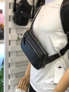 Premium-Schultertasche aus hochwertigem Vollnarbenleder. Diebstahlsichere Herren-Brusttasche. Alltagstaugliche Tragetasche für urbane Reisen. OEM-Lieferant - Product Image 5