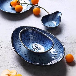 Assiette en céramique bleue irrégulière, assiettes à dîner en <span class=keywords><strong>porcelaine</strong></span> émaillée à la main pour <span class=keywords><strong>service</strong></span> de restaurant et photographie culinaire, style rustique unique - Product Image 4