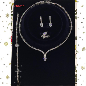 Élégant grand vert clair goutte d'eau CZ cristal collier boucles d'oreilles femmes Costume de fête de mariage pour fiançailles affaires de mariée - Product Image 1