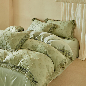 Parure <span class=keywords><strong>de</strong></span> lit bohème <span class=keywords><strong>de</strong></span> luxe avec pompons en forme <span class=keywords><strong>de</strong></span> cœur, 4 pièces, draps en polyester doux à découpes françaises, respirants, esthétiques, tendance, décoration intérieure - Product Image 1