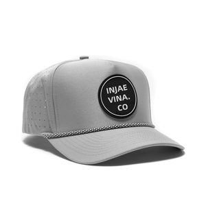 Sombrero de camionero de Golf de 5 paneles estructurado con logotipo de Parche de goma personalizado resistente al agua de alta calidad OEM, agujeros cortados con láser transpirables para deportes - Product Image 1