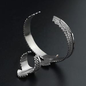 Conjuntos de Joyería de Acero Inoxidable Dorado con Brazaletes y Anillos con Diseño de Águila, Venta al por Mayor de Fábrica - Product Image 6