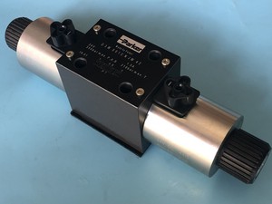 Válvula Solenoide Direccional Hidráulica SD3W001CNJW NG10 D05 350bar 150L/min 24VDC Spool 001 para Maquinaria Industrial - Product Image 2