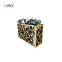 Table à gâteau rectangulaire noire avec cadre doré, motif anneau doré, comptoir de bar en verre pour banquet de mariage