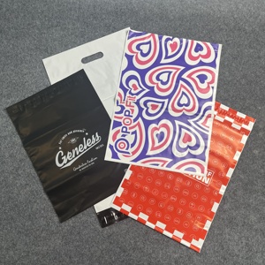 Accessoires d'expédition avancés logistique postale compostable <span class=keywords><strong>colis</strong></span> emballage de vêtements enveloppe en poly personnalisée - Product Image 1