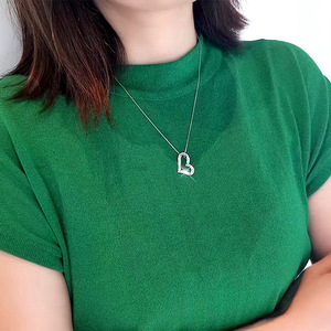 Collana con Ciondolo a Forma di T Geometrico per Donne, Gioiello Scintillante con Charm Incastonato, Accessorio di Moda per Uso Quotidiano, Idea Regalo - Product Image 4