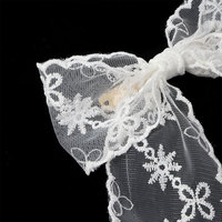 Barrette à cheveux élégante pour femme avec nœud en dentelle brodée florale blanche et longue queue en maille transparente, accessoire de coiffure pour mariage et soirée