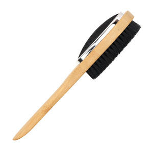 Cepillo para ropa de doble cara con mango de bambú y cerdas suaves para eliminar el polvo de la ropa - Product Image 4