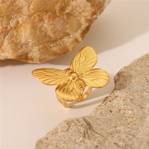 Anello Aperto in Acciaio Inossidabile Stile Reale Francese, Personalizzato con Farfalla Animale, in Titanio, dal Design Audace - Product Image 2