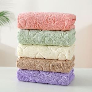 Serviette en polaire corail pour adulte, directement de l'usine, douce, absorbante, antimicrobienne, séchage rapide, couleur unie, gaufrée, multifonctionnelle - Product Image 1