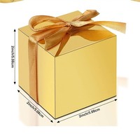 Boîte à bonbons carrée en papier spécial doré avec ruban doré, design uni pour la décoration de fêtes d'anniversaire et de remise de diplômes