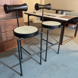 Chaises hautes de bar pour cuisine d'hôtel, tabourets de bar en rotin de luxe léger en bois massif pour restaurant et réception d'hôtel - Product Image 3