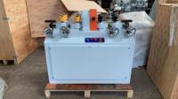 Machine de fraisage automatique à double tête pour la production de manches de balai en bois