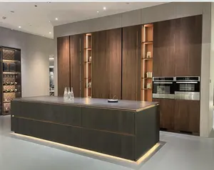 خزانة مطبخ فاخرة حديثة 2024 3.6 متر مع لوحات مصممة على شكل جزيرة معرض قوانغتشو