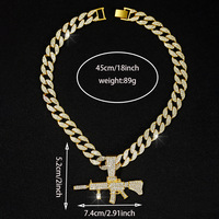 Collier pendentif mitraillette M4A1 hip-hop européen et américain avec chaîne cubaine en alliage