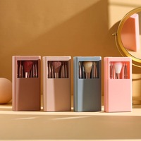 Mini ensemble de pinceaux de maquillage portable pour débutants 5 pièces outil complet avec pinceaux à poudre de cheveux synthétiques ultra doux dans une boîte de rangement