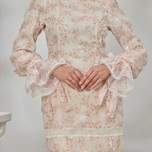 <span class=keywords><strong>2025</strong></span>年ラヤ最新デザインEid花印刷マレーシアBaju Kurungヒジャーブイスラム教徒女性ドレス控えめなセット服 - Product Image 2