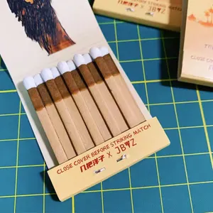 Allumettes imprimées élégantes pour bougie bâton en bois de luxe pointe d'allumette colorée emballage d'allumettes de bougie personnalisées