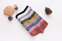 Nouveaux produits en gros nouveauté femmes chaussettes tout match fileté logo personnalisé coton chaussettes pour femmes