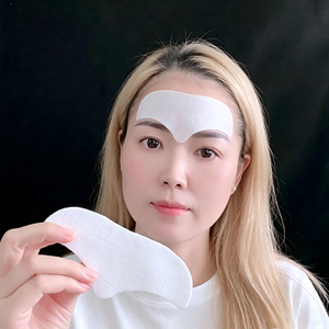 Patch facial en hydrogel blanc en forme de M, personnalisé avec logo d'usine, anti-rides, hydratation profonde, raffermissant, sans cruauté, à l'acide kojique - Product Image 2
