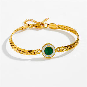 Set di Gioielli MW 3 Pezzi Placcato Oro 18K con Zirconi - Collana con Ciondolo Rotondo Verde in Acciaio Inossidabile, Orecchini e Bracciale per Donne - Product Image 2