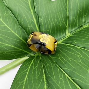 Anillo de concha de tortuga con flores para mujer, sortija estampada, joyería - Product Image 6