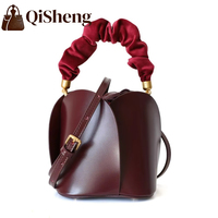 Sac à bandoulière élégant en cuir véritable pour femme, style designer, tendance, sac seau portable pour usage quotidien, motif floral