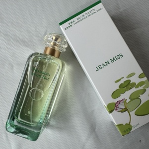 น้ำหอม Jardin Sur Le Nil Eau De Toilette ขนาด 100 มล. กลิ่นสดชื่น ผลไม้เขียว กลิ่นน้ำ หอมสำหรับทั้งชายและหญิง ขายส่ง น้ำหอมแบรนด์แท้สำหรับผู้หญิง - Product Image 4
