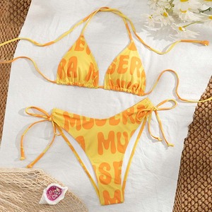 Bikini de dos piezas para mujer, sexy, personalizado, de secado rápido, con estampado de letras, efecto push-up, diseño triangular, con cinturón halter y textura arrugada. - Product Image 2