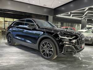 CLEAN LUXURY Usata 2022 <span class=keywords><strong>AUDI</strong></span> <span class=keywords><strong>Q8</strong></span> 55 TFSI quattro 4MATIC 5 porte <span class=keywords><strong>SUV</strong></span> 3L Turbo 6 cilindri Automatica Pelle Scuro R21 - Product Image 3