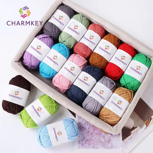 Commercio all'ingrosso di 50 grammi per pezzo di tessuto striscia di <span class=keywords><strong>cotone</strong></span> 68% e 32% di nylon chunky tubo di <span class=keywords><strong>cotone</strong></span> filato di <span class=keywords><strong>cotone</strong></span> per uncinetto - Product Image 3