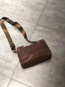 Borsa a Tracolla in Pelle Conciata al Vegetale di Alta Qualità Borsa a tracolla vintage da uomo. Borsa a Tracolla Minimalista Produzione OEM e Vendita all'Ingrosso - Product Image 3