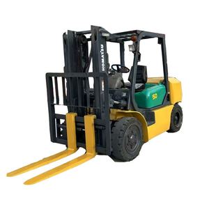 Montacargas Todoterreno Diésel de 5T y 3m, Usado, Marca Komatsu, Tracción 4x4, 1 Año de Garantía, Mástil de Dos Etapas, Neumáticos Sólidos, Entrega Rápida - Product Image 1