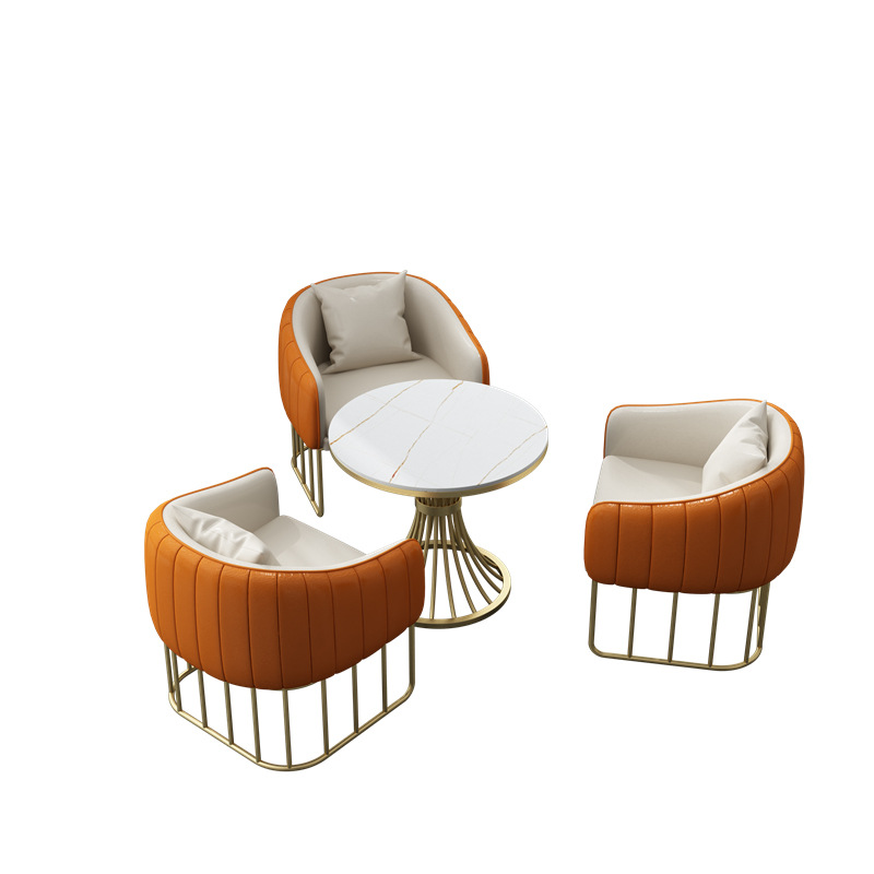 โต๊ะหนึ่งตัวและเก้าอี้สามตัว [สีส้ม]