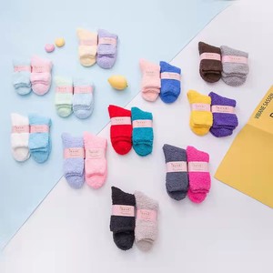 Offre Spéciale 2022 hiver épais chaud mi <span class=keywords><strong>Tube</strong></span> serviette chaussettes couleur unie antidérapant chaussettes de sol décontracté et sommeil pour les femmes utilisation quotidienne - Product Image 3