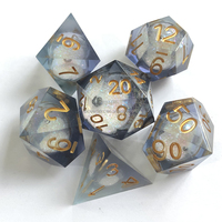 Ensemble de dés RPG faits à la main transparents Donjons et dragons du MDN TTRPG Résine à noyau liquide Dés en métal polyédriques à bord tranchant