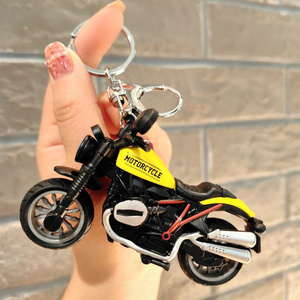 Phim hoạt hình Mini mát mẻ xe máy Keychain Mặt dây chuyền sáng tạo mô hình đồ trang trí xe Keychain Grabber món quà nhỏ - Product Image 5