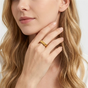 Anillo de Acero Inoxidable con Baño de Oro de 18K PVD, Minimalista, Personalizado, con Logotipo Grabado, Geométrico, para <span class=keywords><strong>Mujer</strong></span>, SF2734, Resistente al Deslustre - Product Image 3