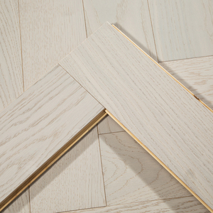 พื้นไม้เอ็นจิเนียร์ลายก้างปลา AVANTIMORA CE รุ่น Multilayer Brushed White Oak เกรด AB หนา 15 มม. ติดตั้งง่าย เหมาะสำหรับห้องรับประทานอาหาร - Product Image 1