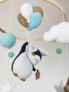 ของตกแต่งห้องเด็กอ่อนสไตล์นอร์ดิกใหม่ปี 2024 จาก Etsy ของเล่นดนตรีน่ารัก รูปดาว เพนกวิน ลูกโป่ง โมบายเด็กทำจากผ้าสักหลาด - Product Image 3
