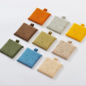 Cartes de présentation de bijoux personnalisées avec logo en relief, organisateur en microfibre pour boucles d'oreilles et colliers, cartes de présentation pour boîte à bijoux - Product Image 2