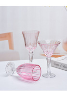 Klassieke luxe loodvrije transparante wijnglazen met diverse patronen, roze duurzame witte wijnglazen voor bruiloften
