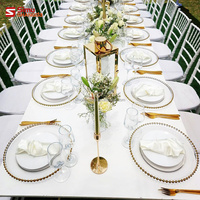 Vente flash Décoration de mariage Assiette de présentation ronde en plastique transparente de 13 pouces avec bord doré et perles dorées, argentées ou noires
