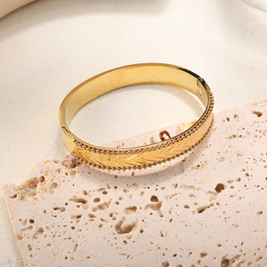 Joyería de moda, brazalete de diseño de flecha <span class=keywords><strong>Simple</strong></span> de oro de 18 quilates chapado fino para mujer, hombre, números romanos, brazalete de acero inoxidable CZ - Product Image 3
