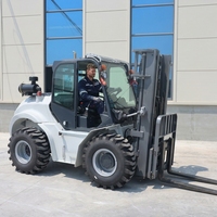 Chariot élévateur tout-terrain 3 tonnes 4x4 de fabrication chinoise, chariot élévateur diesel intégré hors route avec moteur Cummins pour la construction